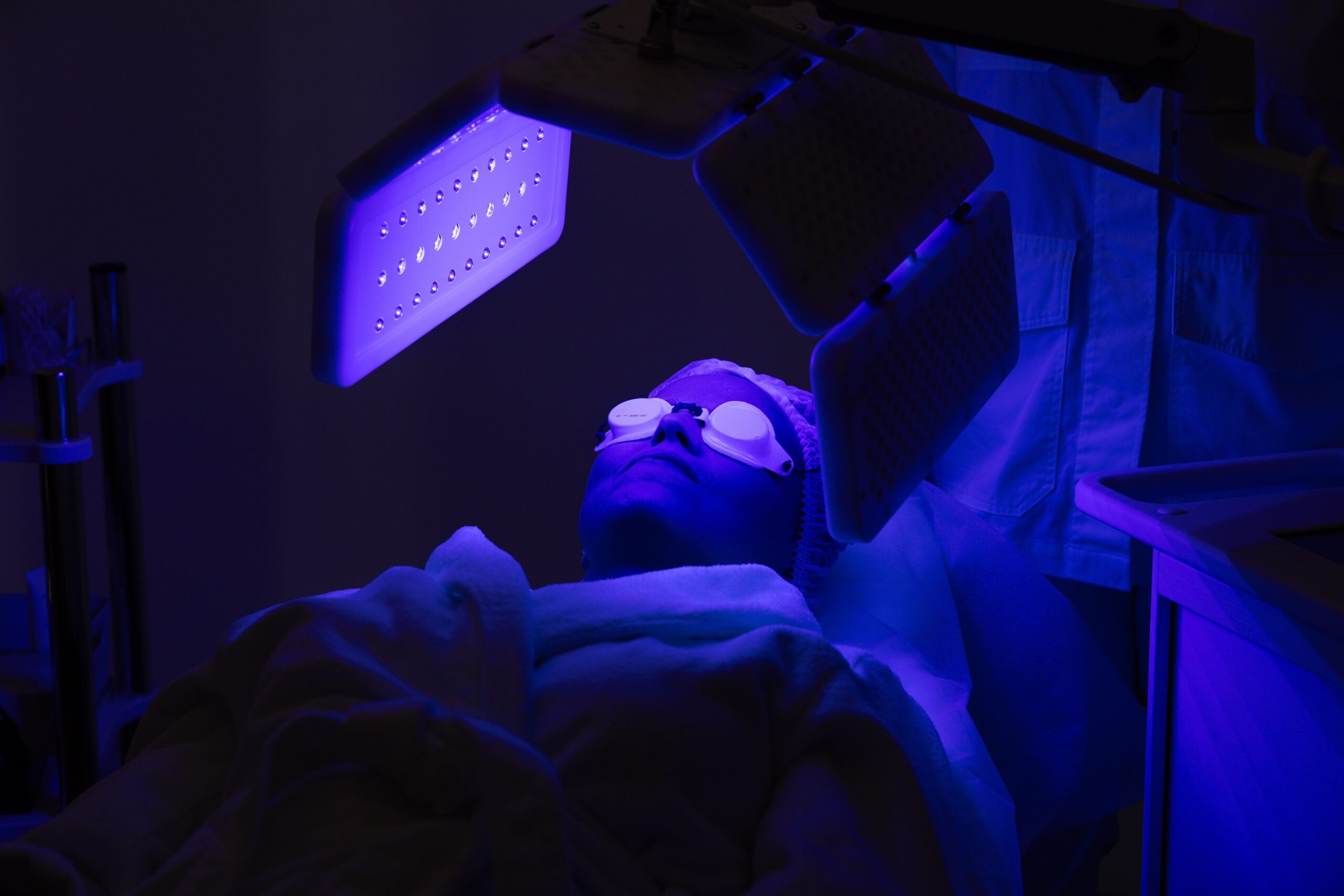 relaxing-skin-treatment-session-under-blue-light-a-2025-03-10-07-52-39-utc (2)