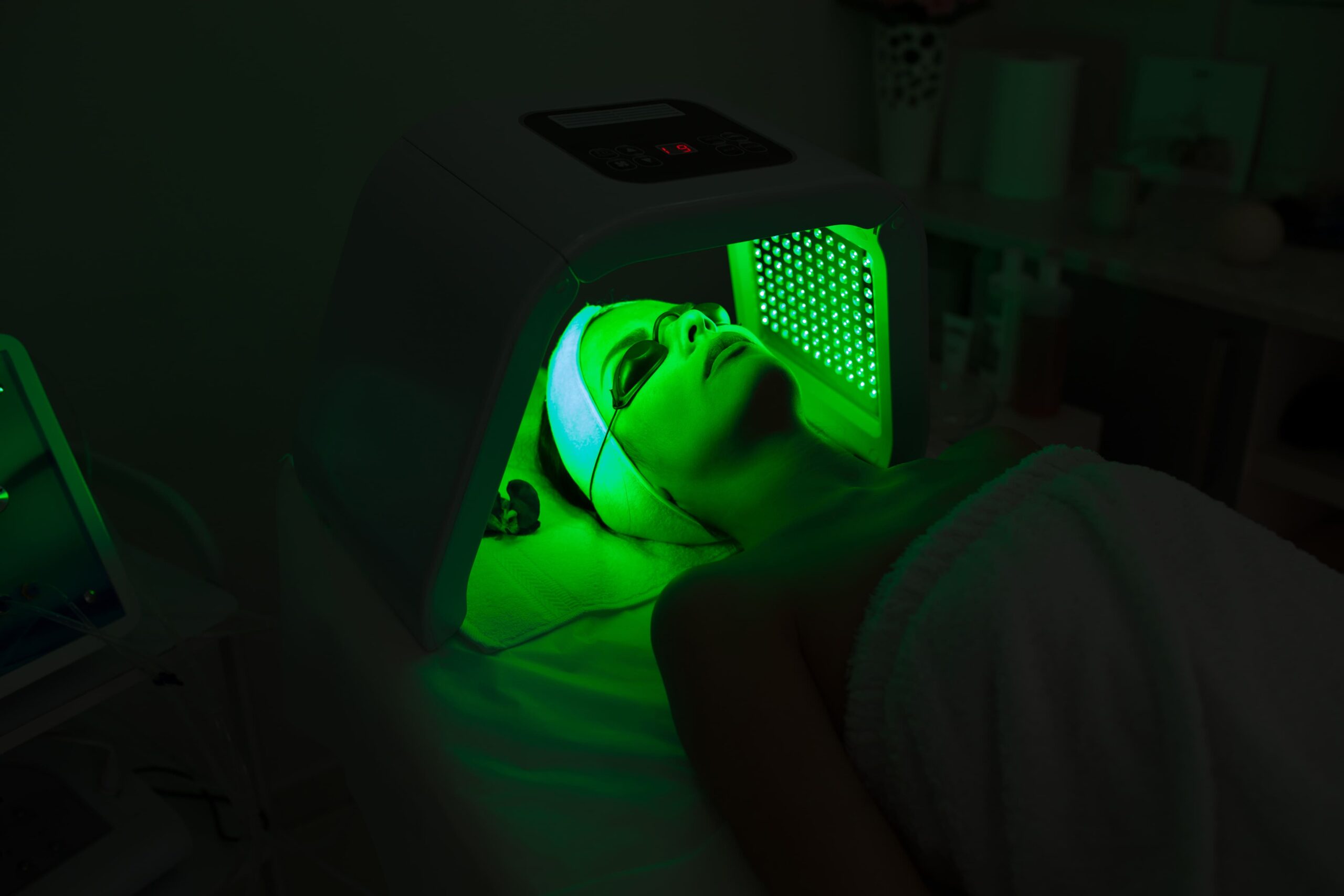 woman-having-ultraviolet-led-light-facial-treatmen-2024-10-21-14-57-48-utc (1)