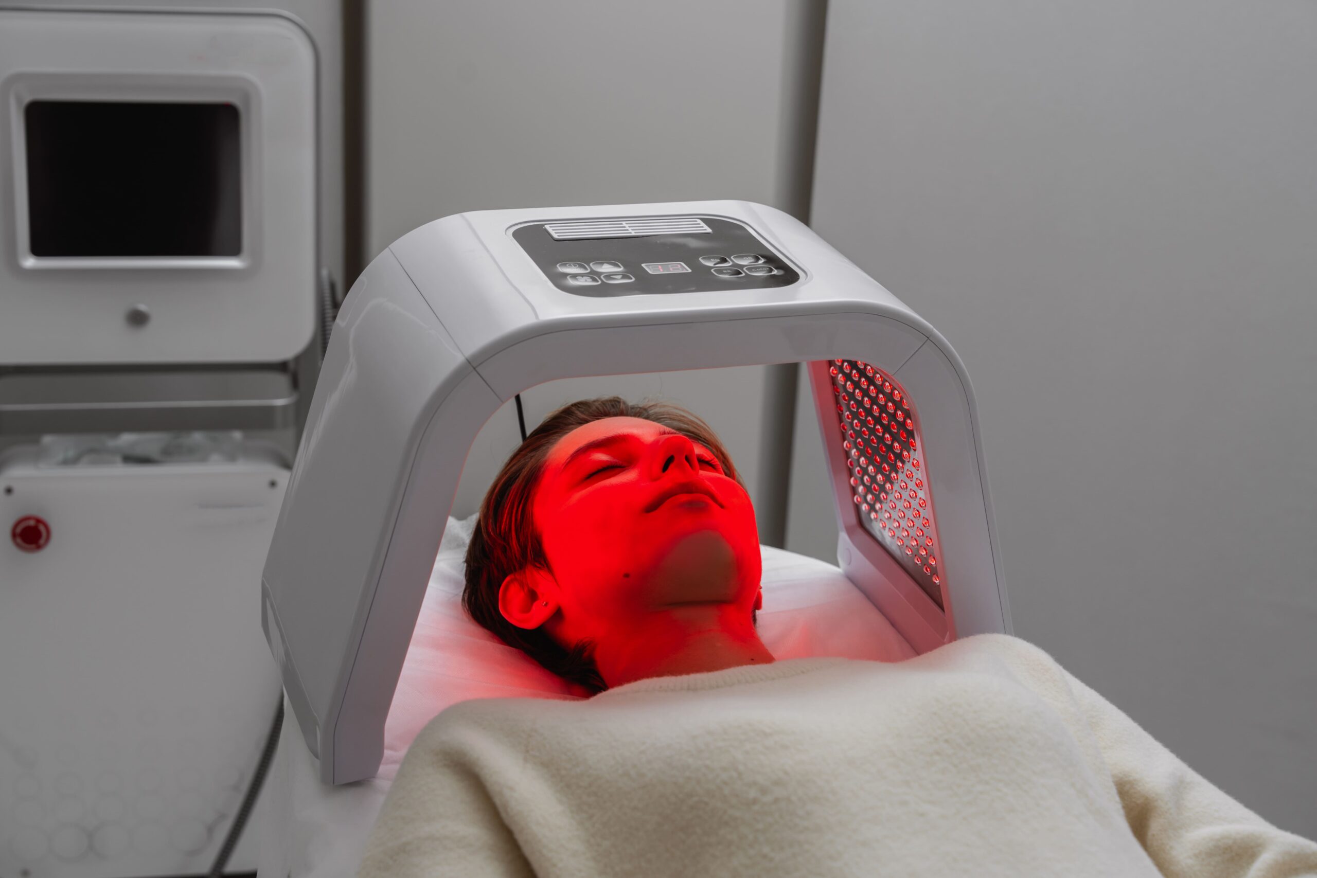 woman-receiving-red-light-therapy-treatment-in-a-m-2025-03-08-17-18-29-utc (1)